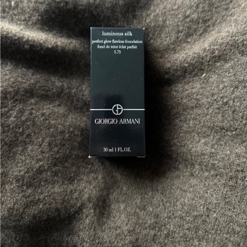 Armani luminous silk 5.75 like new old formula